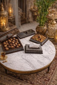 مضايف خشب بني